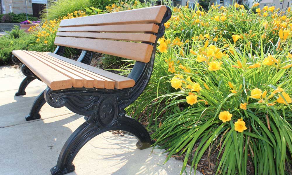What is the Best Material for Outdoor Park Benches