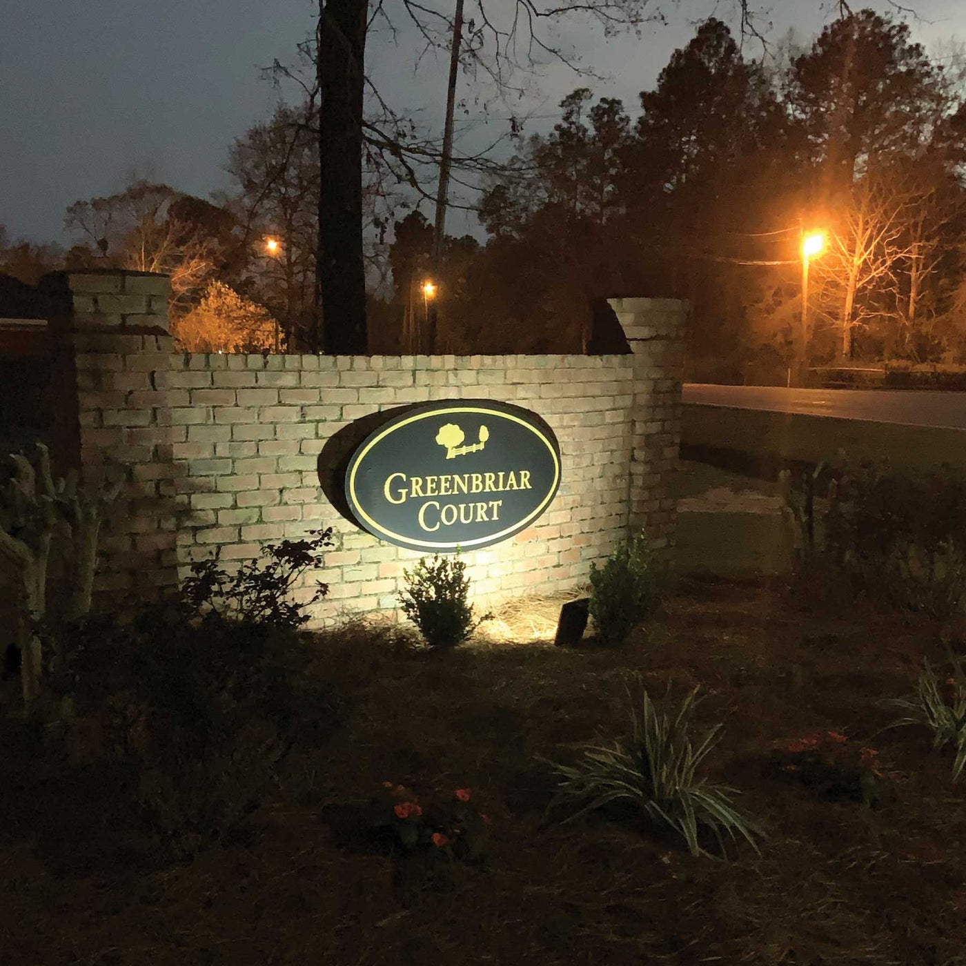 an entrance monument featuring a neighborhood entrance sign for Greenbriar Court